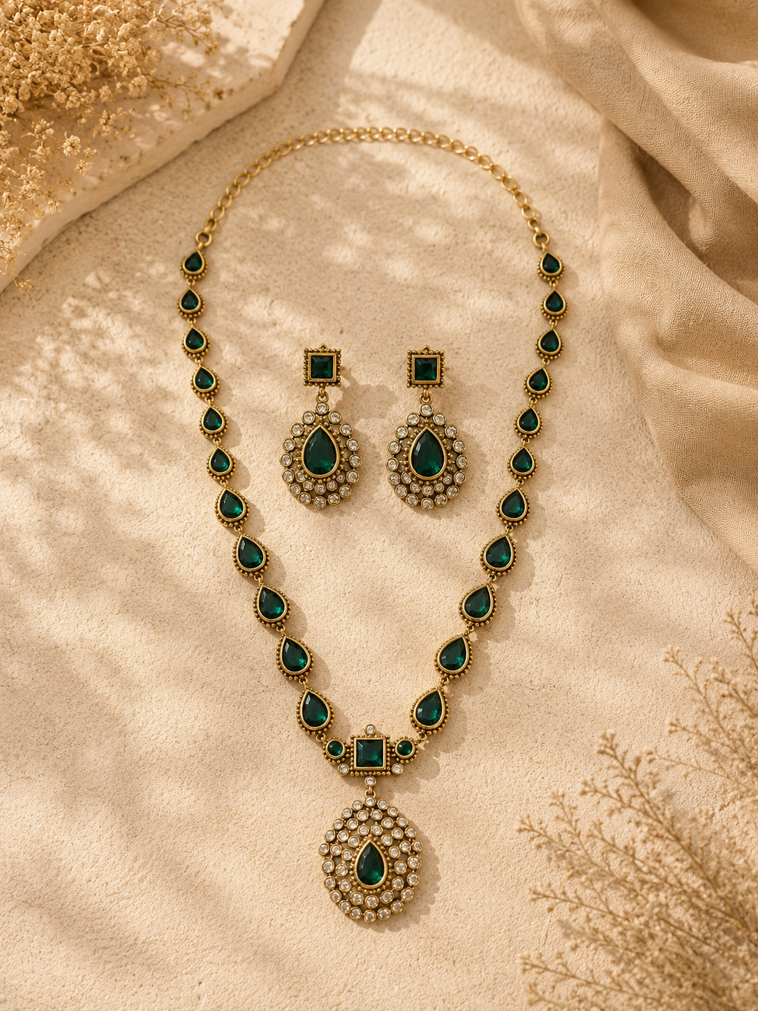 Zehra Emerald Teardrop Set